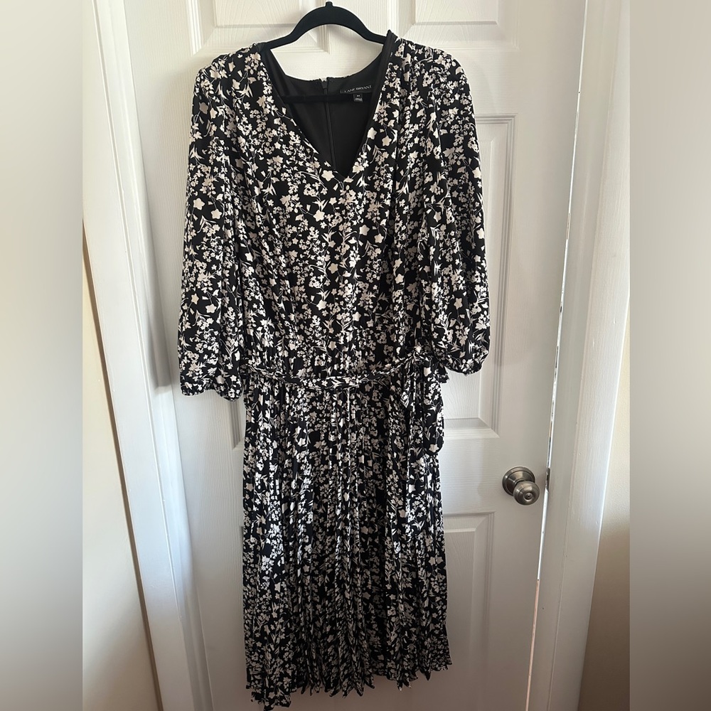 Chic Black and White Floral Lane Bryant Long Sleeve Dress (24W)